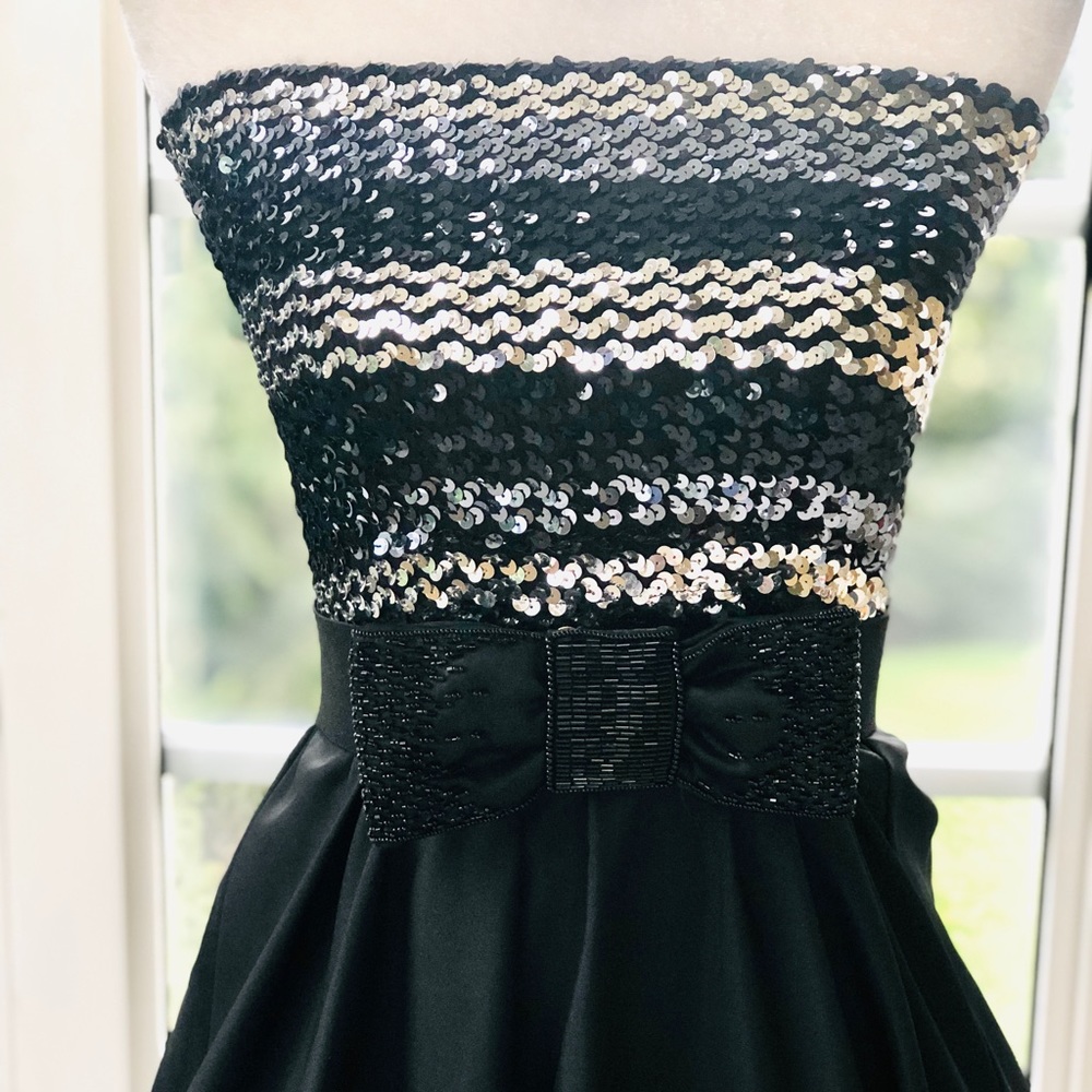 Stunning Strapless Sequined Special Occasion Dress - image 3